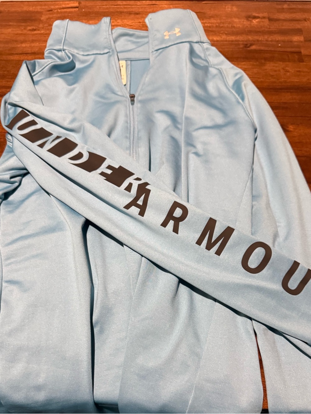 Under Armor Lightweight Pull Over